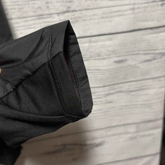 ASICS Winter Run Black Jacket - Picture 10 of 13